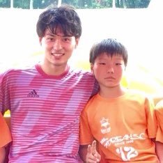 ジードリームというサッカーチームでやっています 
去年の夏南野拓実選手にあってからずっとおうえんしてます
頑張ってください