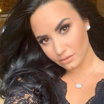 Twitter oficial do fã site Living The Dream Demi! Sua fonte sobre a atriz, cantora, compositora e autora Demi Lovato.