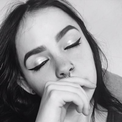 harley_c99's profile picture. 26 • she/her • hella anxious • scientist/pharmacist in the making 🧪💊 •