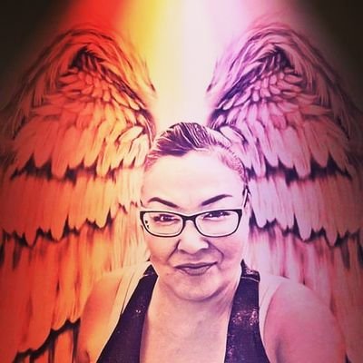 Im an independant artist that does art work in many different mediums including Acrylics, watercolor, charcoal, photography, digital etc