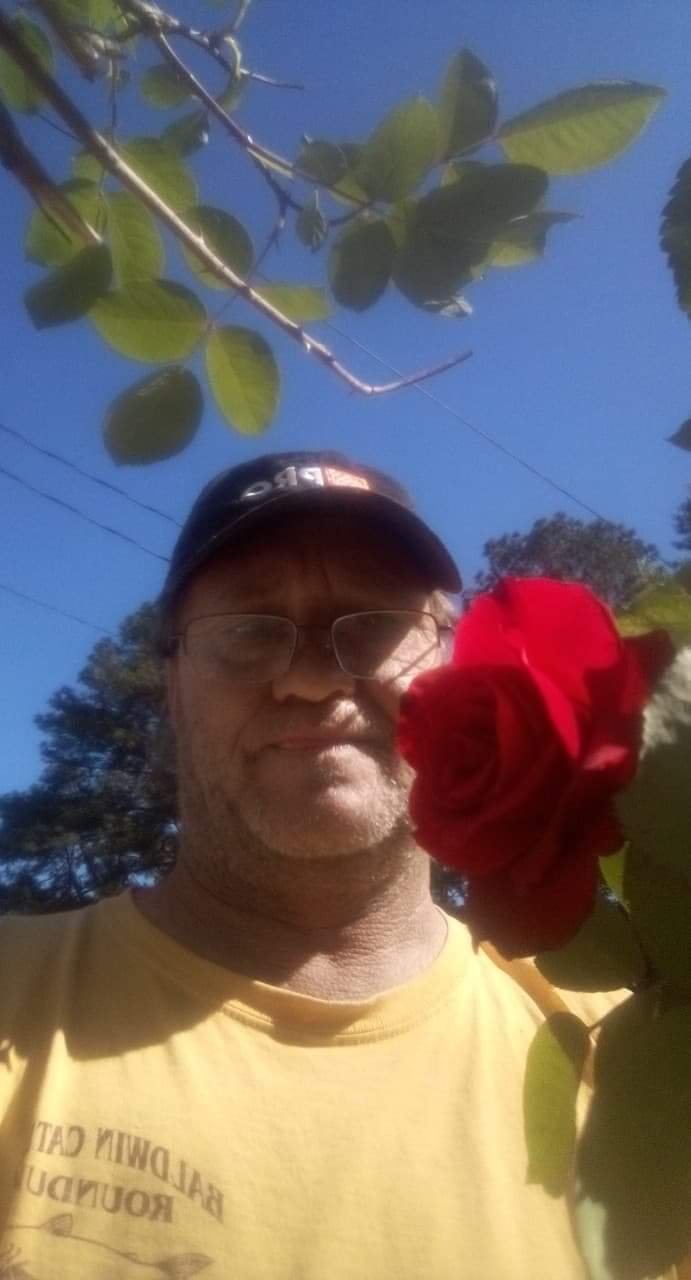 I'm a simple man I like to grow roses I like to communicate Cape the people make new friends