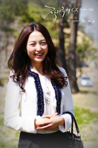 신분 ; 9급공뭔, 커피짱(우리집강아지)엄마 중독: 커피(아메리카노)홀릭, 엘케이제이, 이승기, 서태지
쫌하는 거: 일어, 영어, 중국어
좋아하는 거 : 주말엔 백수처럼 놀기, 영화, 피부관리, 월수금마다 하는 밸리댄스 etc...