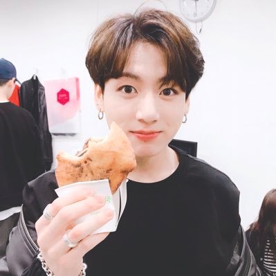 seagull_00's profile picture. Will delete post when the item sold 🌟 陆续在整理出防弹周边小卡 感兴趣的姐妹可以蹲一蹲💜 CAROUSELL：justinseagull97