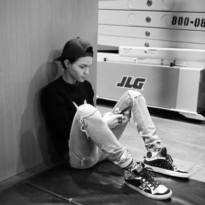 LexClark_Rp's profile picture. — 𝖳𝗁𝖾 𝗃𝗈𝗒 𝖺𝗇𝖽 𝗍𝗁𝖾 𝖼𝗁𝖺𝗈𝗌, 𝗍𝗁𝖾 𝖽𝖾𝗆𝗈𝗇𝗌 𝗐𝖾'𝗋𝖾 𝗆𝖺𝖽𝖾 𝗈𝖿.