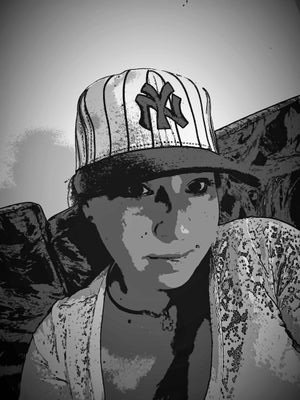 YESenia94146620's profile picture. mi sonrisa mi mejor accesorio, alegre, alguien con una gran pasión por la danza.
me gusta mucho los temas sobre la astrología y lo místico.