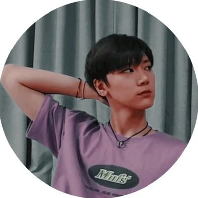 ⠀    𖥻ᥱt᥆iᥣᥱ᥉  ヽ  ⏳   :  𝖽𝖾𝖺𝖽.   :   red evil, powerful main dancer, pure vocalist and thai prince. also part of tnt and foreign swagger of neocity. ━ 和棉,