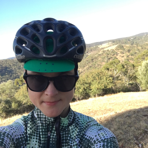 Linottecherie's profile picture. Copywriter, Yogi, rockclimbing, getting outdoors 🥾⛰️💜