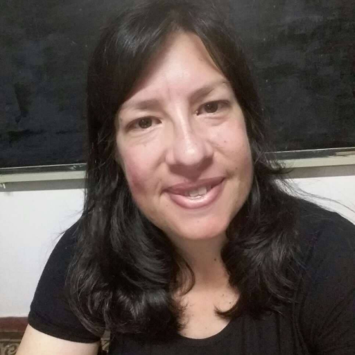 Profesora de Lengua y Cultura Italiana.  Directora Artistica y Prof. de Teatro. Sommelier