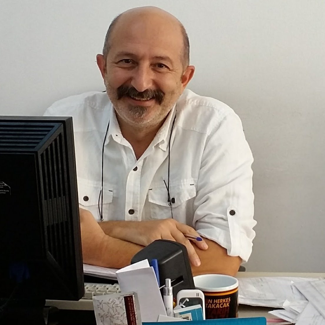 Derdi dünya olanın, dünya kadar derdi vardır...Y.EMRE
⭐⭐⭐⭐