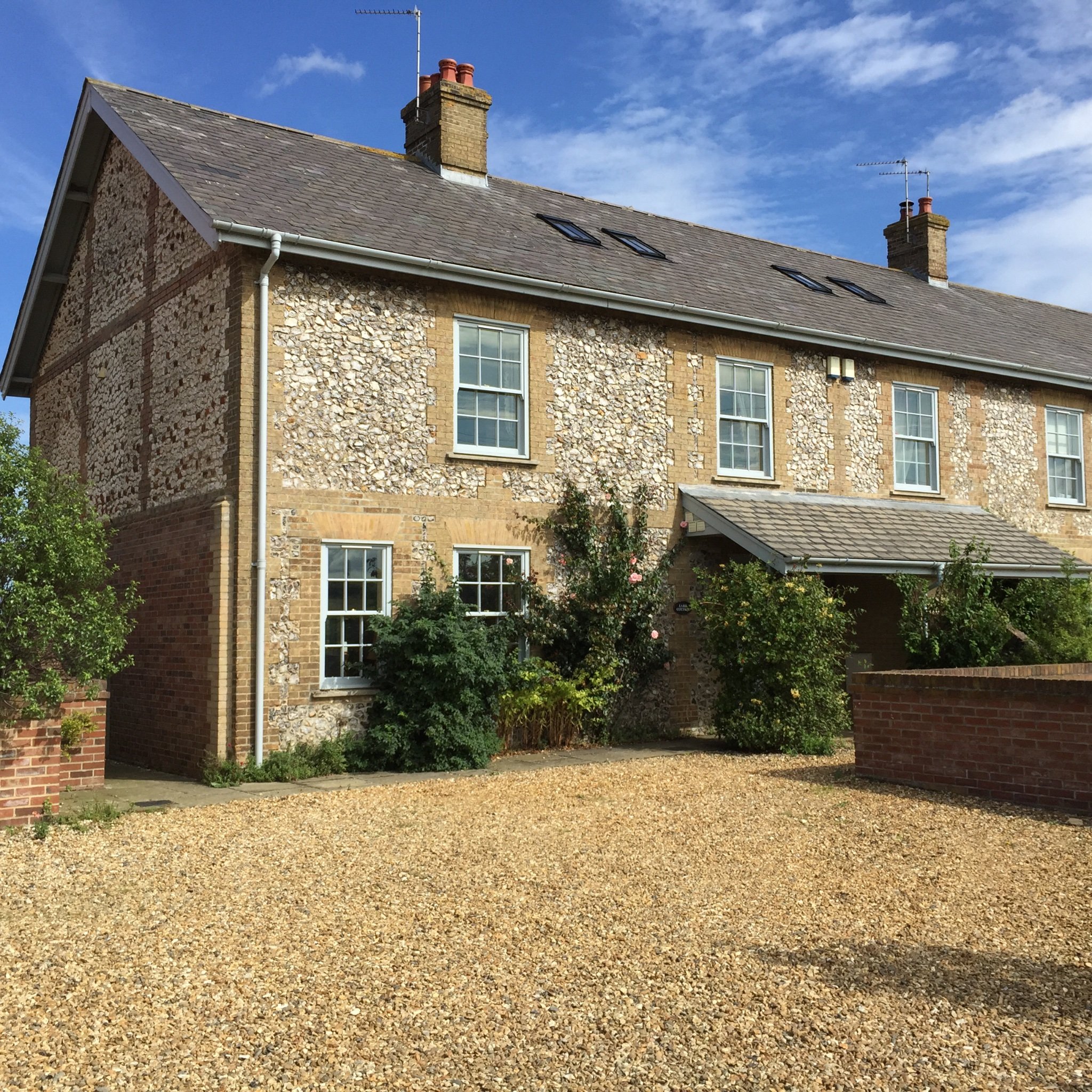Book your dog and child friendly holiday in North Norfolk now - sleeps 8-10 and unlimited dogs welcome at no extra charge