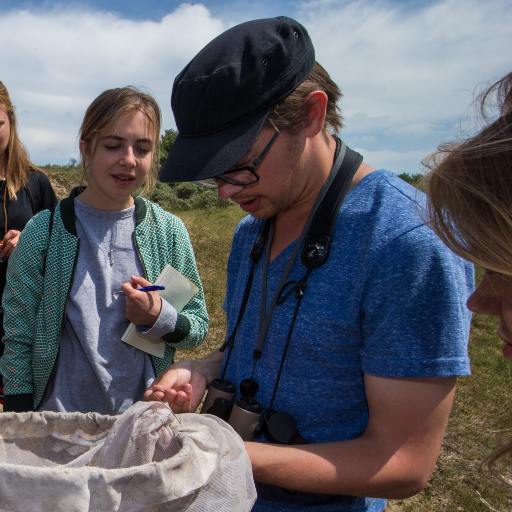 Naturalist with a fascination for bees and wasps / PhD / Organisms, plasticity and evolution / Pollination ecology

@FlorRhebergen@ecoevo.social