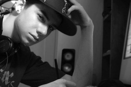 my name is MIKE BARS. im gay and dont care what anyone thinks bout it. and im a hater for no reason. I wanna be like Eminem, but, i can't so i hate on everyone.