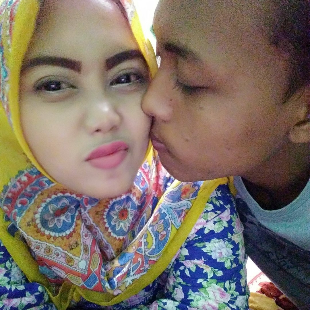 tiiarpOetry's profile picture. 👼titiszarifin | Cinta Kamu Sakteruse 2413😘 | ID LINE : @tItIsz_arifin👸 | 27 Mei

 |Facebook  :  Ciidiiä Titisz Laddiestlemmodt