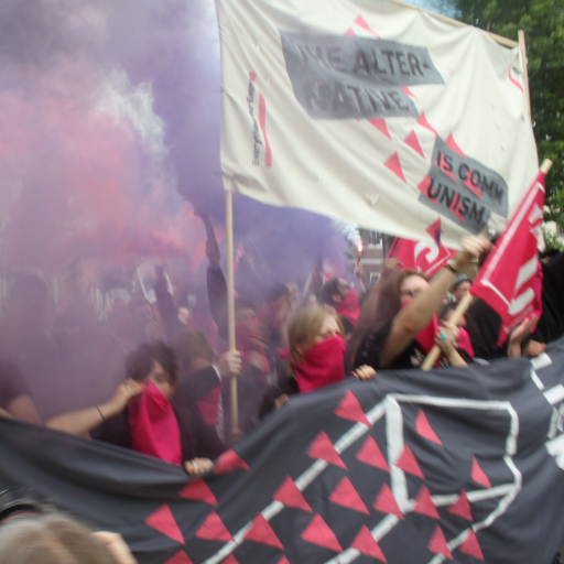 ✯ libertarian communist ✯ @weareplanc militant ✯ #KurdishFreedomMovement international ✯ @Women_Strike social reproduction team ✯ @IWGBUnion member ✯