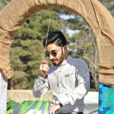 معلم فیزیک، بابای محمد متین، دانشجو دکتری نانو فیزیک دانشگاه کاشان و مسئول اندیشکده مطالعات تعلیم و تربیت بیت الغزل