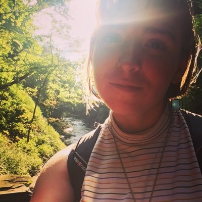 network neuroecologist, especially interested in the social environment. first gen + queer 🌈 PhD student in Cog Sci + Complex Networks at Indiana. she/her