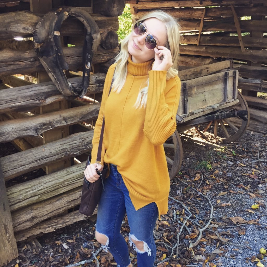 justsimplysavy's profile picture. College Student||Lover of Books||Plant Enthusiast||Blogger||Laughing is my favorite activity