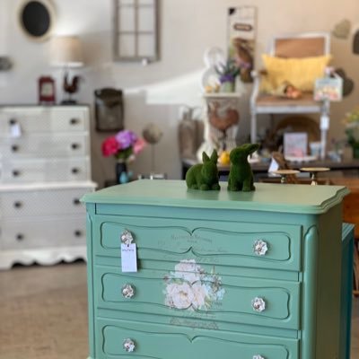 Upsy Daisy Vintage Re-Done located inside The Red Rooster Antique Mall/Vintage Re-Purposed Furniture and Home Decor A Pure Home Paint and Finishes Retailer