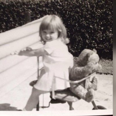 ingrid94837980's profile picture. 