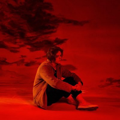 Updates on @LewisCapaldi Pre-order his debut album 'DIVINELY UNINSPIRED TO A HELLISH EXTENT' - https://t.co/ocQD1FQsmX