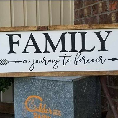 Wife, mom of 3, teacher, and this is my business. Wood sign painting parties hosted on the family farm. Check us out at https://t.co/zu25oJlivg for more info.