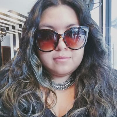 💜 Luna en Libra. Mandándote a la 💩 con elegancia y amabilidad desde 1986.