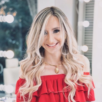 garciadnat's profile picture. Internacionalista y politóloga  — Magister en seguridad y defensa nacional.