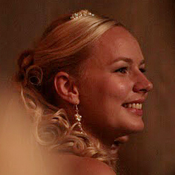 Lederkoordinator @ Meny AS, hobby jeweller, webdesigner, translator. Tweets primarily in Norwegian. Likes: languages, good food and drink, crystals and pearls
