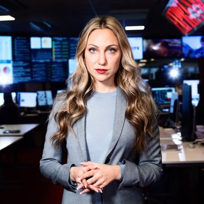 Journalist och jurist. Bra på att hålla andan under vattnet.