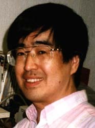 小説家／(国内では少数の)プロ･パズル作家　　著書５１点　　日本パズル協会を主宰(設立準備中) ［原則としてクイズは非扱］　ゲームデザイナー／コラムニスト／作詞家　　テレビ「サタネプ☆ベストテンＩＱ決定戦」「ＩＱサプリ」「平成教育委員会」他　　パズルやゲームに関するコンサルティング　　くわしいプロフィルは下のＵＲＬから