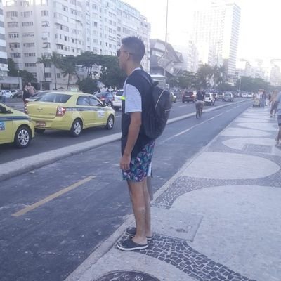 LuiizAmigo's profile picture. La tecnología nos provee de esa droga poderosa para la que no hay desintoxicación:el confort
