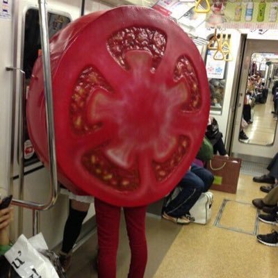 the real tomato on the train 🍅