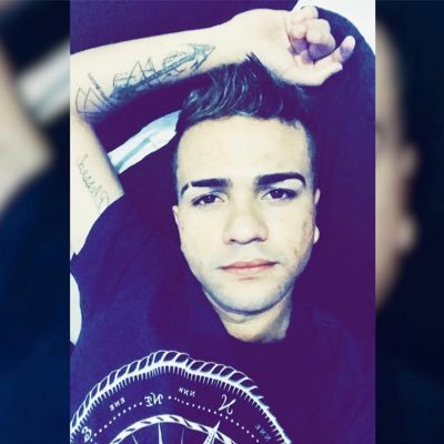 Brasileiro 🇧🇷 . 23 Anos 🏳️‍🌈