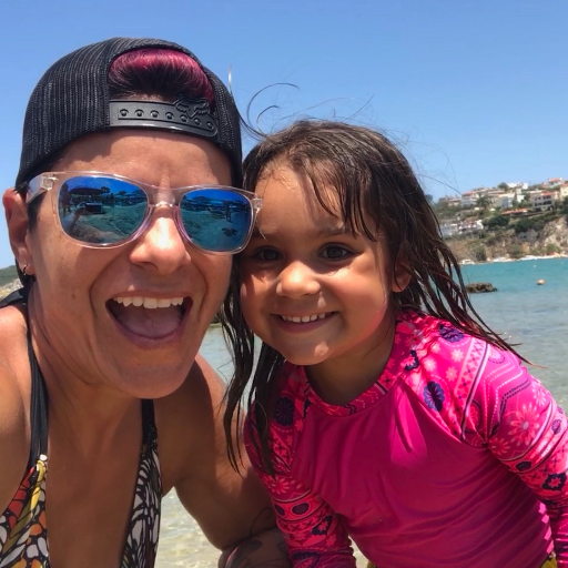 Single Lesbian Mom living in sunny California. https://t.co/K0aUI3qeR0