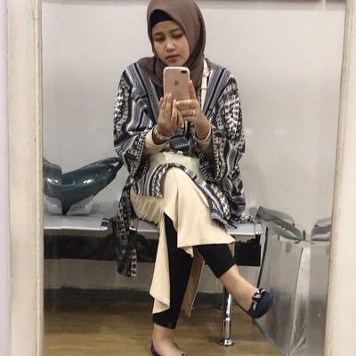 arisasaid's profile picture. life always rotates like a wheel, sometimes under sometimes above so don't panic if you are under it later😇