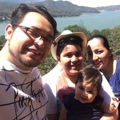 luismen0682's profile picture. Esposo de Dul, papá de Chris, Sofi y tío de Romis. Punk, metalero, amante de los libros y, según, filósofo.