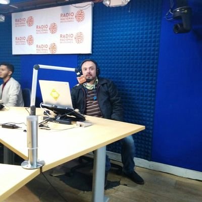 administrador de empresas,comunicador social,publicista, amante del cine, la fotografía, el café y el fútbol.