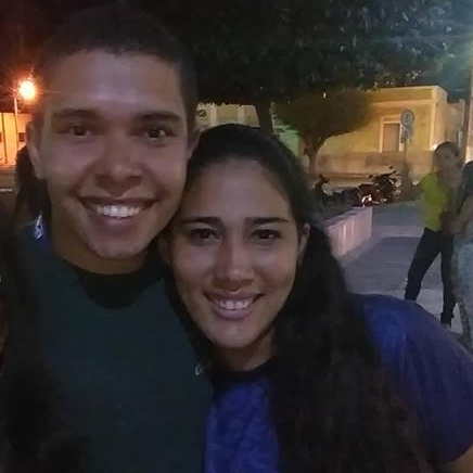 AlineCecilia10's profile picture. 17/03 
confeiteira 
casada @elisonphn
mãe do Rafael