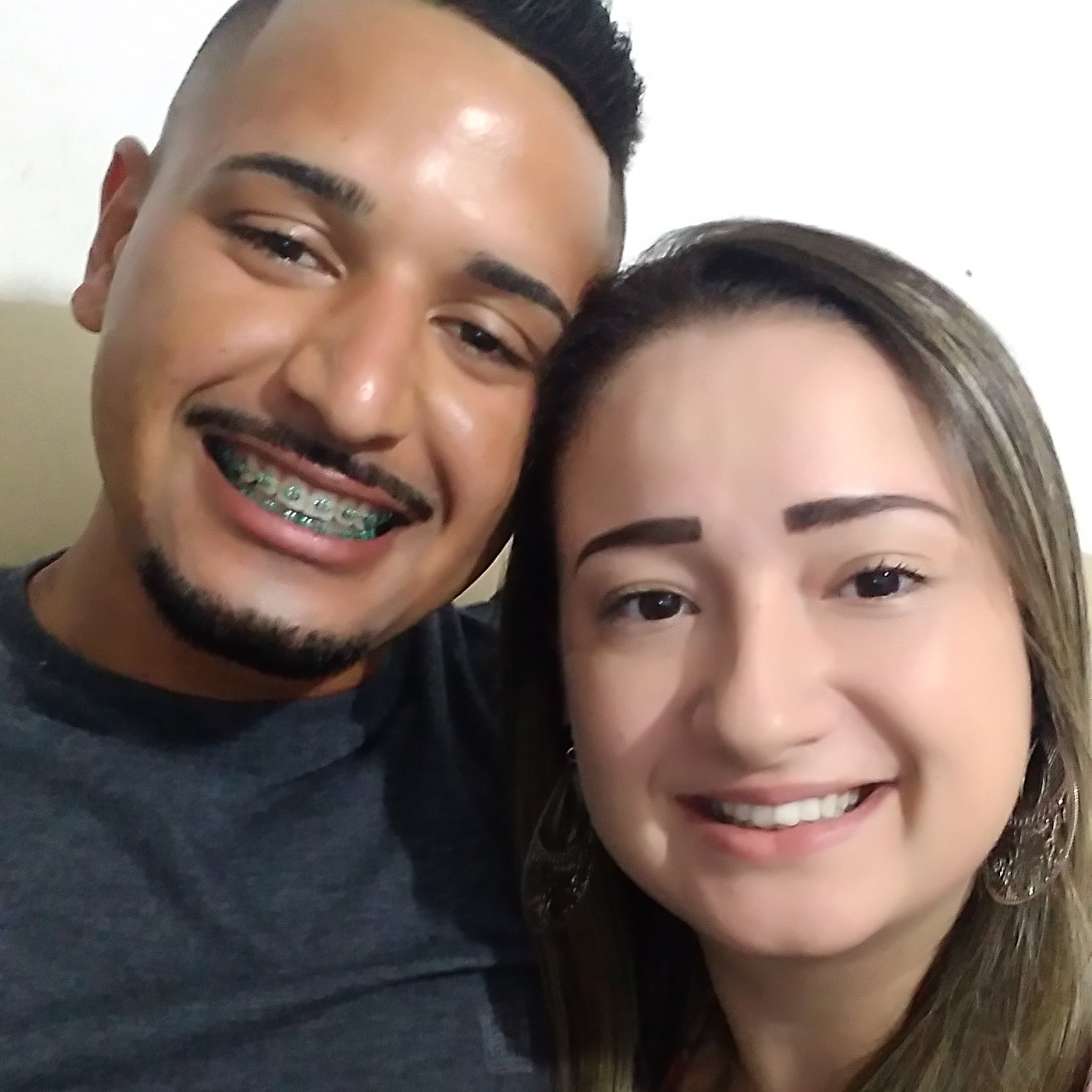 ser artista, pop star,pra mim é pouco Não sou nada disso,sou apenas mais um louco Clamando por justiça, igualdade racial,preto,pobre é parecido mais não é igual
