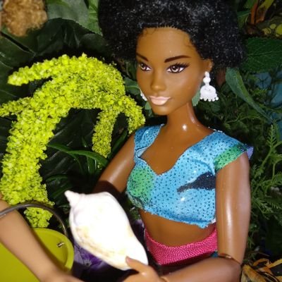 A mother of nine, married to the most awesome super hero... Living and loving everything especially mahh Barbies