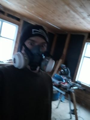 sooo i live up in nothern Sweden, love to be either outside or in the garage... cx I work as electrician, and am in love with the best guy in the world ❤