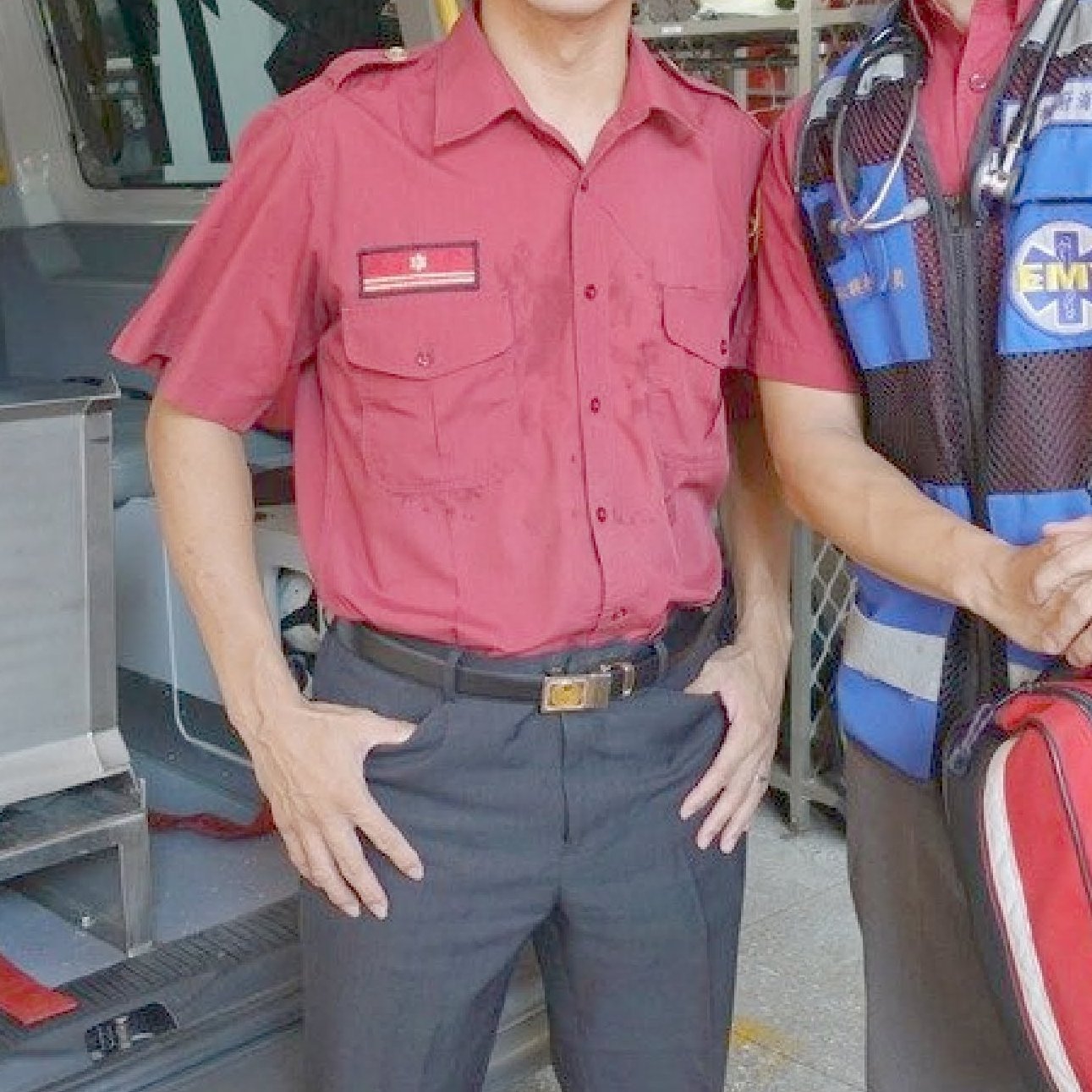 13Dm6z2WDTvUaD7's profile picture. 喜歡看穿著軍警制服男生的中年人，本人非軍警