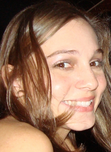 NiviaM's profile picture. Um acaso da vida. Pequena criança, grande mulher