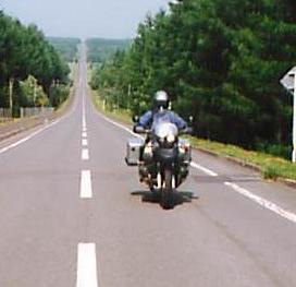 スカイラインとバイク（ＧＳ）が大好き。GSは最高のツーリングバイクとほれ込んでます。車の整備、板金やってたのでメカは大好き。現在は全く違う仕事をそこそこ楽しんでいる２児の父。