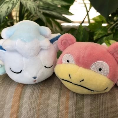 刀剣乱舞のゲームから始まり舞台・ミュージカルも好きです。成人済みの腐女子です。推しは初期刀のマンバちゃんと三日月さん。更に源氏兄弟にもハマってます。 友人達に誘われA3に落ちて。現在鬼滅の刃にどっぷりハマり中。炭治郎君最推しだけど。結果箱推しになる。カッコ良い男性陣と可愛い女性陣に財布を握られてる。