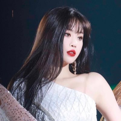 freeleehi_'s profile picture. 💫 multifandom acct 💫 put some respec on Yeojin's name. also Eunha is a Queen