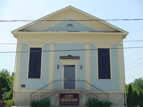 The Warrenville Historical Society brings together those interested in Warrenville's history and runs the City Museum located in the former Albright Art Studio.