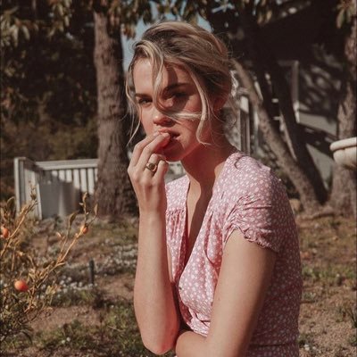 positivelytegan's profile picture. smile bitch.