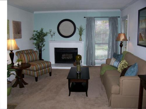 Located in trendy SouthEnd area, we offer great amenities. We are just minutes from Uptown, parks, banks, shopping & fine dining!