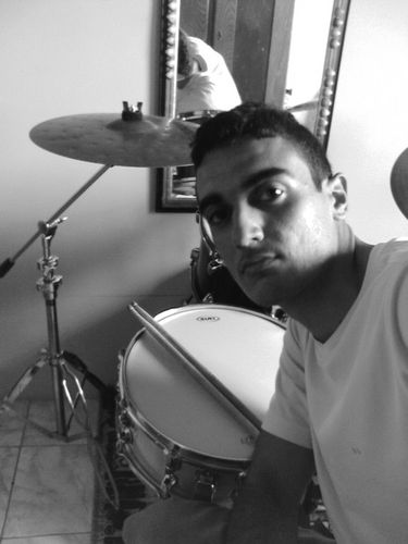 sou discipulo de jesus,gosto de musica sou musico toco bateria e toco p/me divertir.
